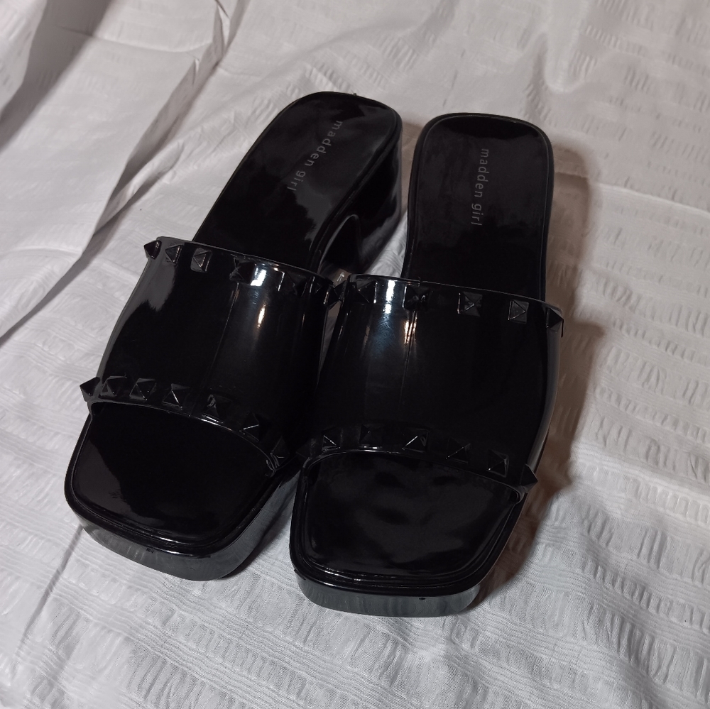 Low Heel Pumps